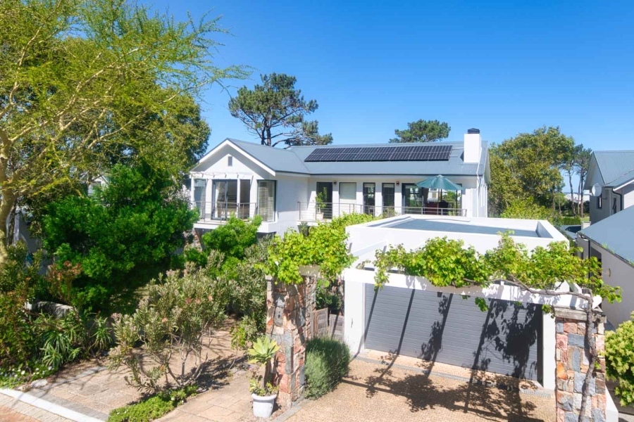 4 Bedroom Property for Sale in Fernkloof Estate Western Cape